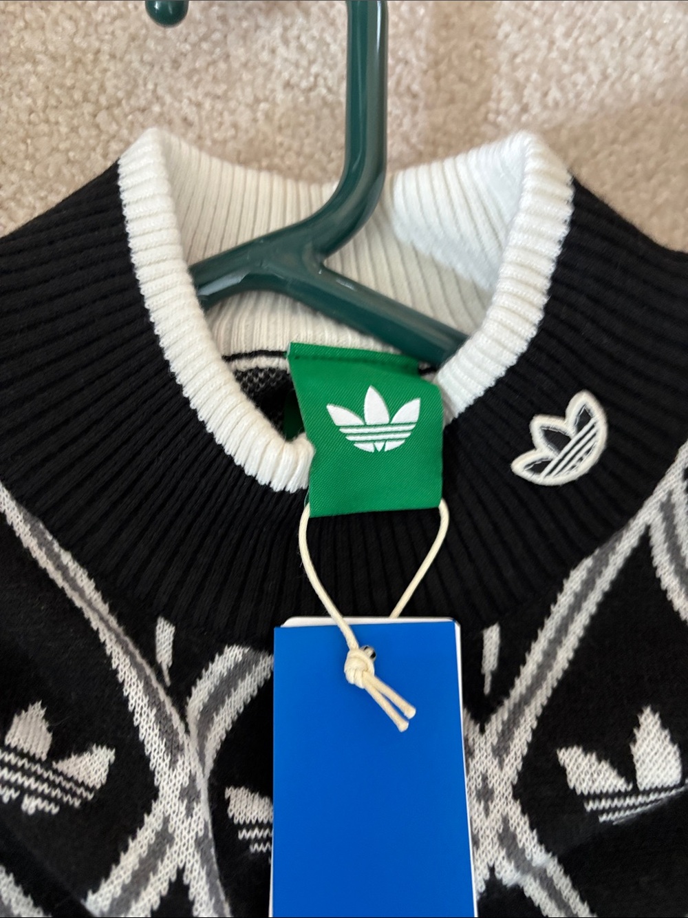 adidas Black & White cropped  Trefoil Diamond Turtleneck Sweater size large - Picture 8 of 8